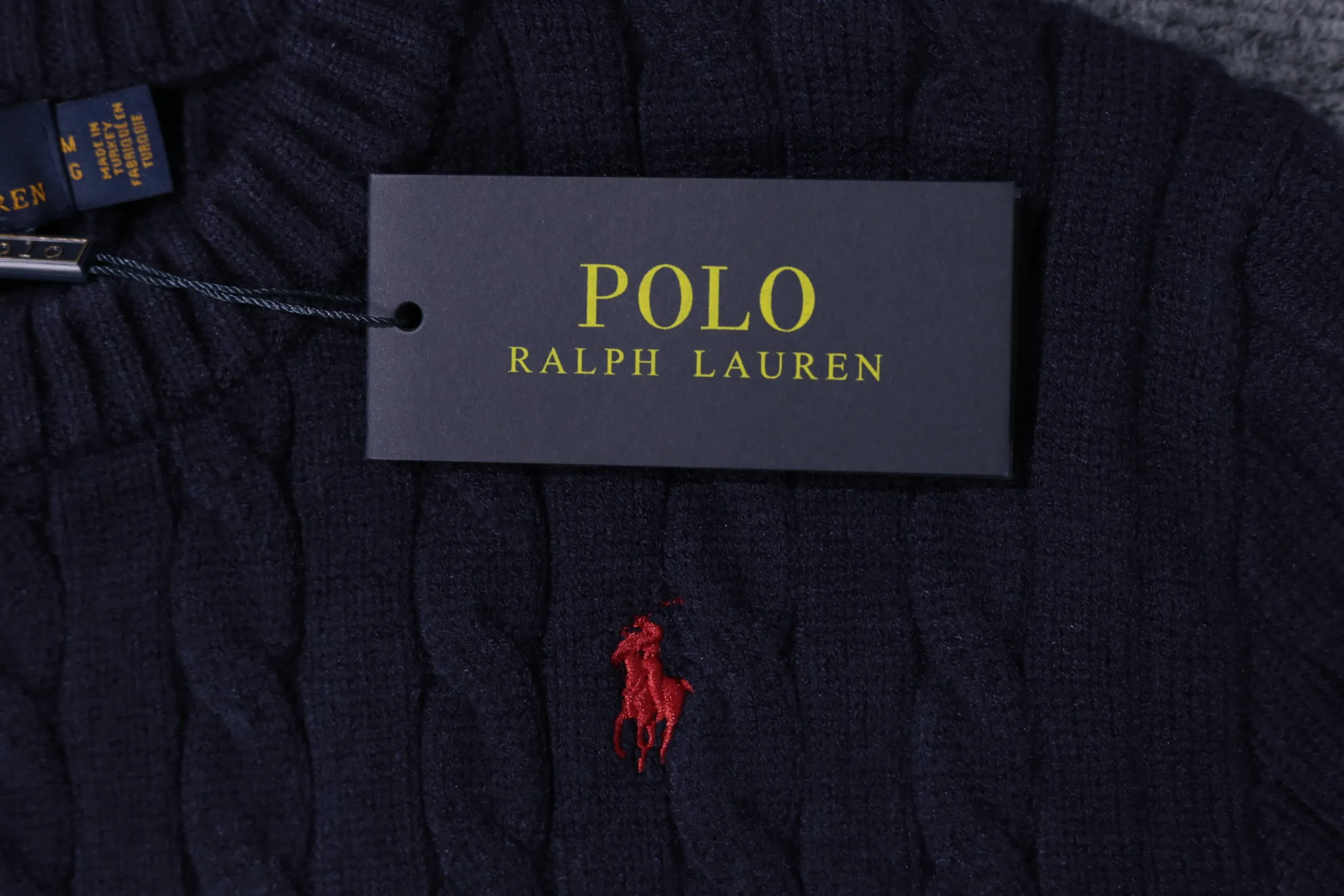 P260 Style No. D05) The top version on the market in 2025 Ralph Lauren #ootddailywear #Autumn and winter sweater #Knitted sweater outfit #ralph lauren sweater #Can be worn by both men and women [Star R] Finally waited until the Ralph men’s twist crew neck sweater is finally here! The most popular sweater is a limited edition every year. There won’t be many styles in the store! Ralph Lauren Men's Round Neck Sweater [Fire R] has a really nice shape. It can be worn alone or as a jacket. It can also be worn inside or worn with a shirt~100% pure cotton #Practical Wear. Colors: off-white, navy blue, khaki, gray, sizes S to XL